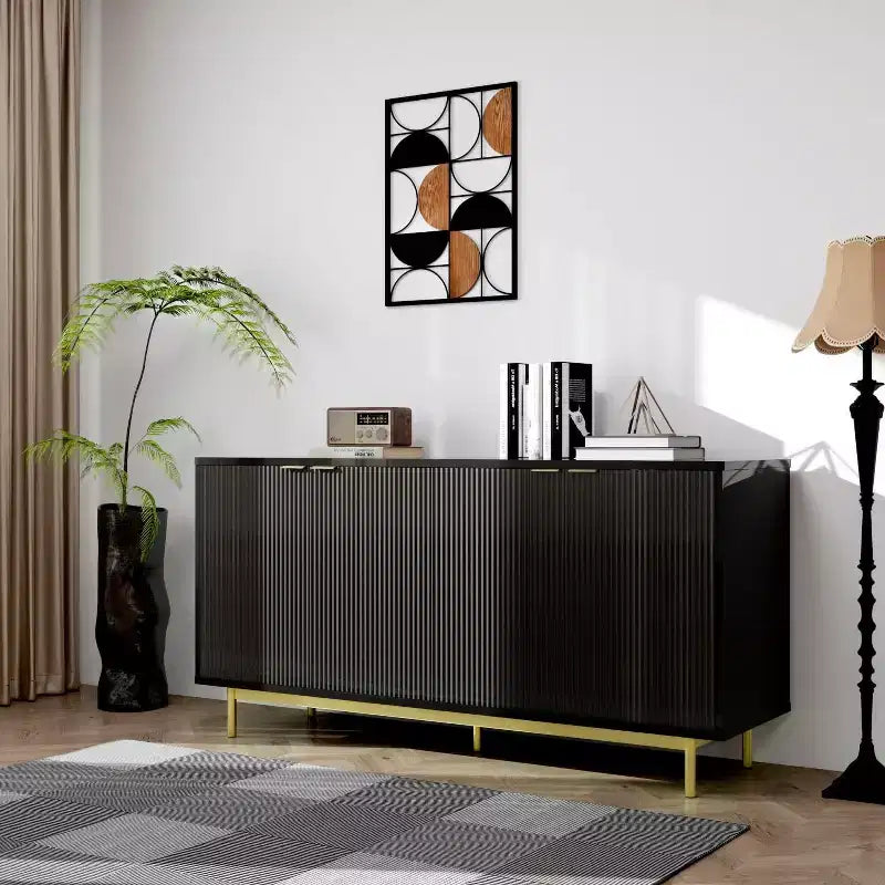 Aparador con almacenamiento estriado de 58 pulgadas, negro/natural, 4 puertas, 2 estantes